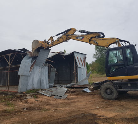 Petite démolition - Aguirre TP - SPÉCIALISTE EN AMÉNAGEMENT EXTÉRIEURS - TRAVAUX DE TERRASSEMENT & TRAVAUX PUBLIC